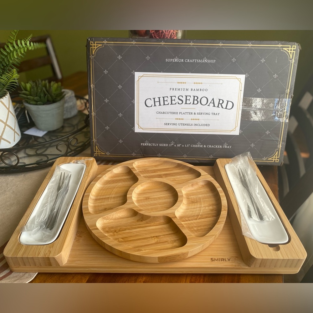 NIB Smirly Bamboo Cheeseboard Charcuterie Platter & Serving Tray